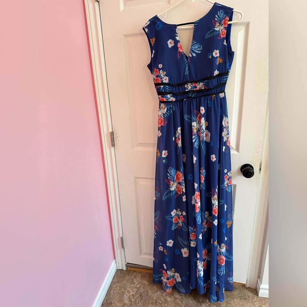 Elegant Floral Maxi Dress in Blue